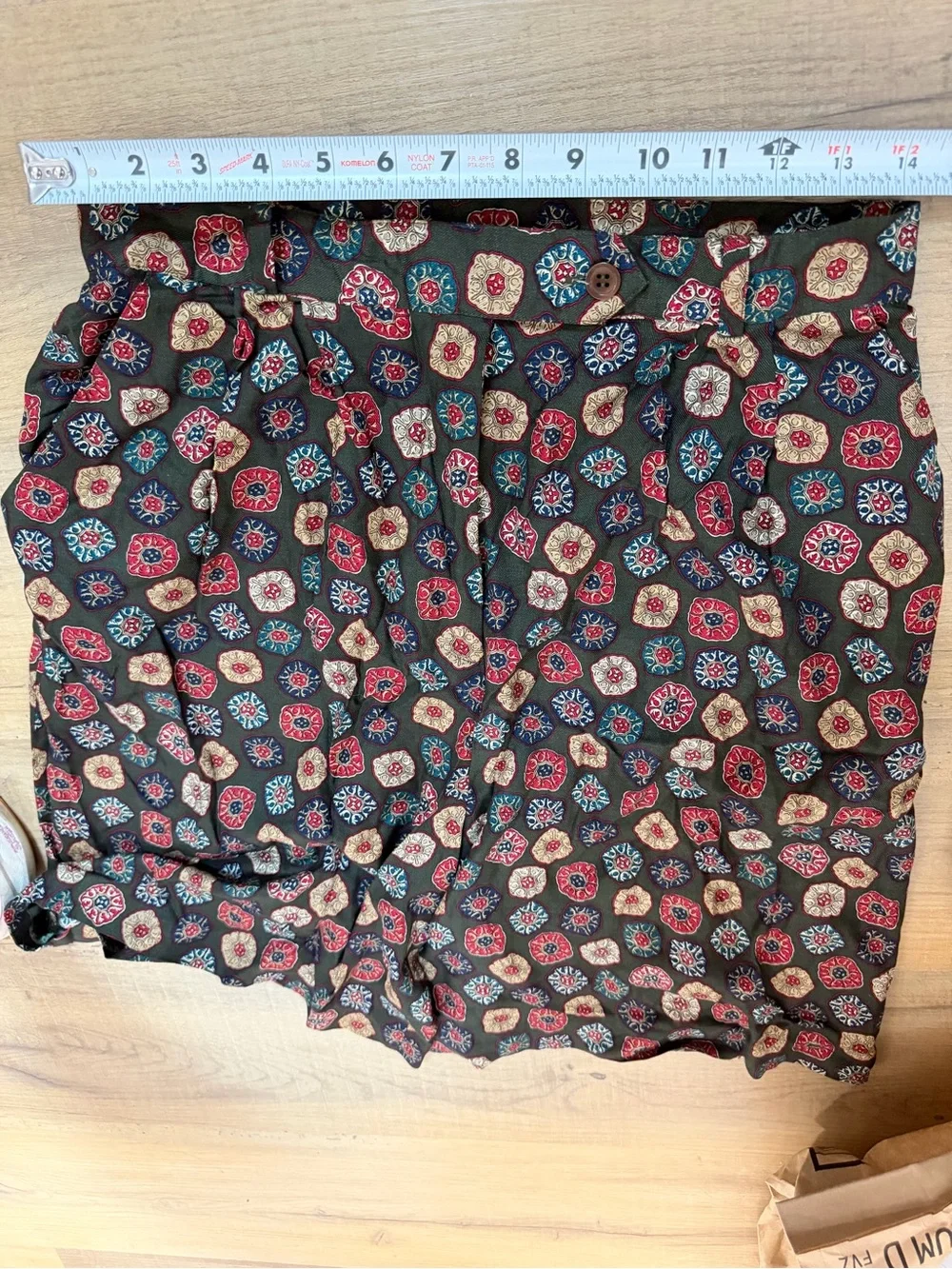 Vintage Talbots sz 12 Patterned Pleated shorts Brown Floral Medallion wool blend